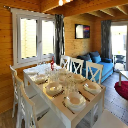 Comfortable Homes, Pool And Whirlpool Prázdninový dům