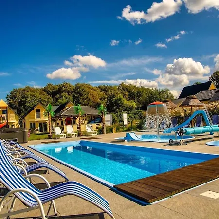 Prázdninový dům Comfortable Homes, Pool And Whirlpool