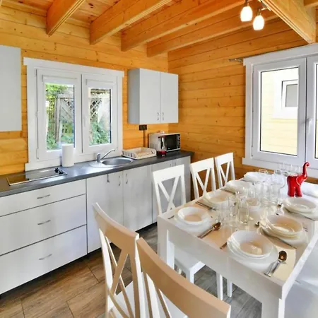 Prázdninový dům Comfortable Homes, Pool And Whirlpool