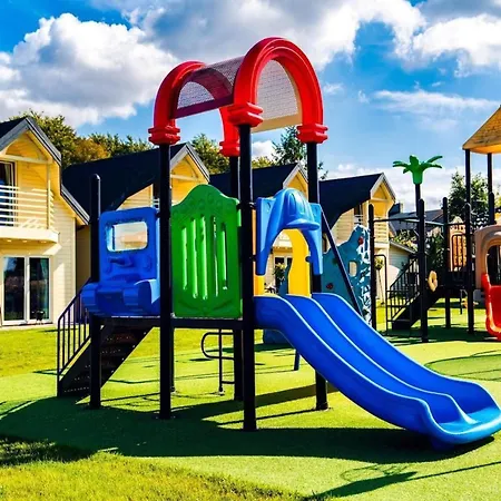 Comfortable Homes, Pool And Whirlpool Prázdninový dům