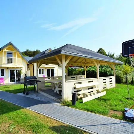 Comfortable Homes, Pool And Whirlpool *