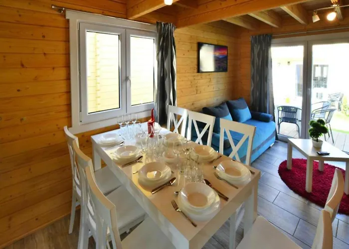 Comfortable Homes, Pool And Whirlpool Дом отдыха