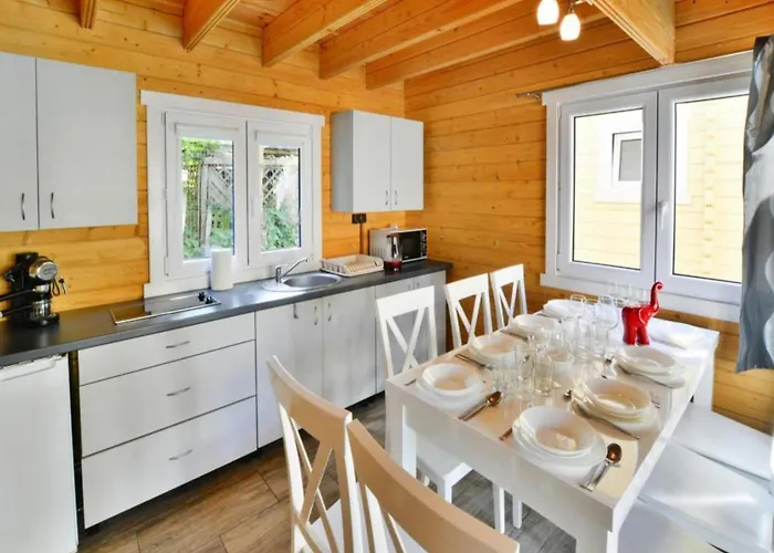 Дом отдыха Comfortable Homes, Pool And Whirlpool