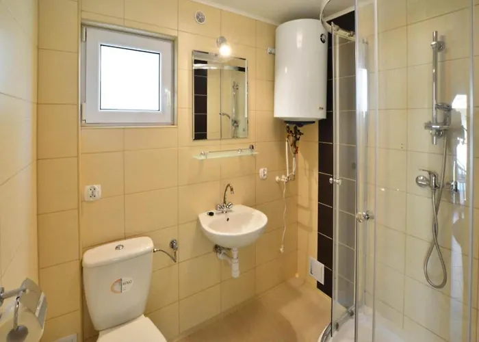 Comfortable Homes, Pool And Whirlpool Дом отдыха