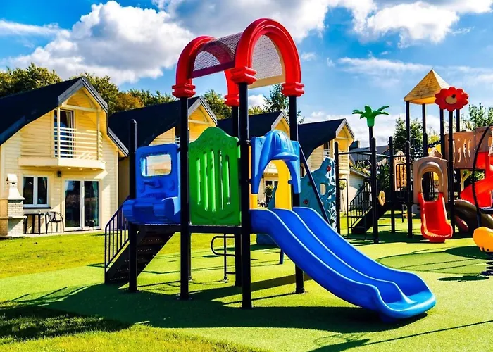 Comfortable Homes, Pool And Whirlpool Дом отдыха